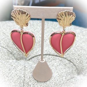 💕Beautiful Gold Tone Coral Color Heart Fashion Earrings💕